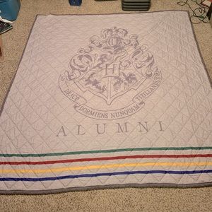 Hogwarts Harry Potter Reversible Full/Queen Quilt and Standard Pillow Shams